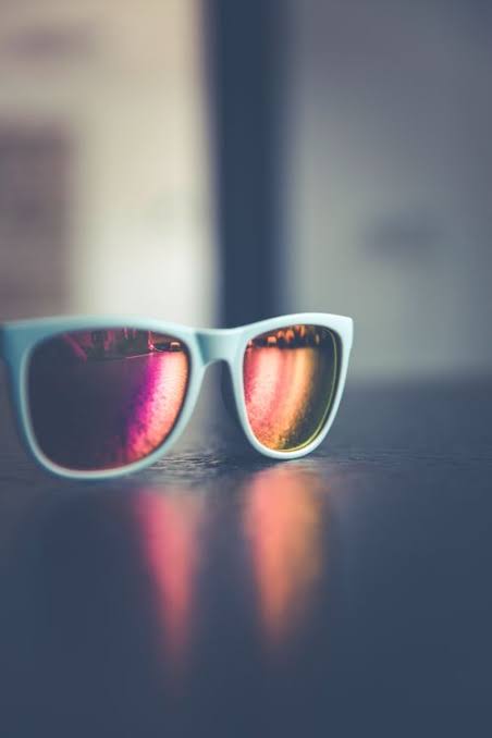 WOMANS GLASSES